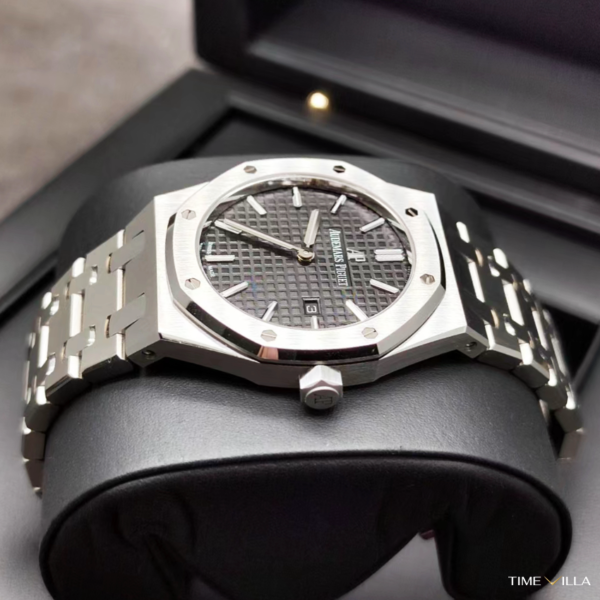 Audemars Piguet Ladies Royal Oak 67650ST Quartz Black Dial Steel 33mm