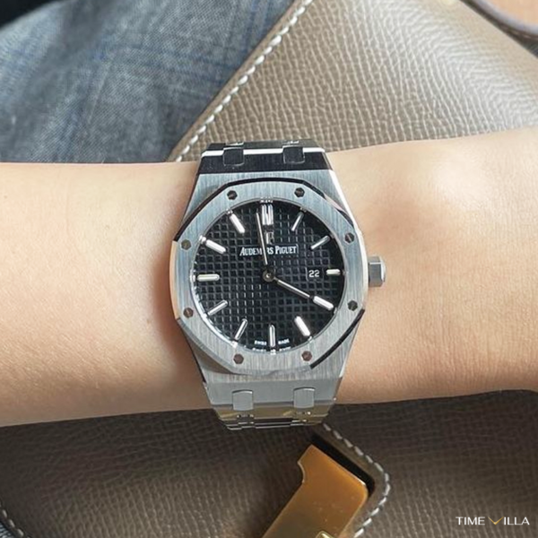 Audemars Piguet Ladies Royal Oak 67650ST Quartz Black Dial Steel 33mm