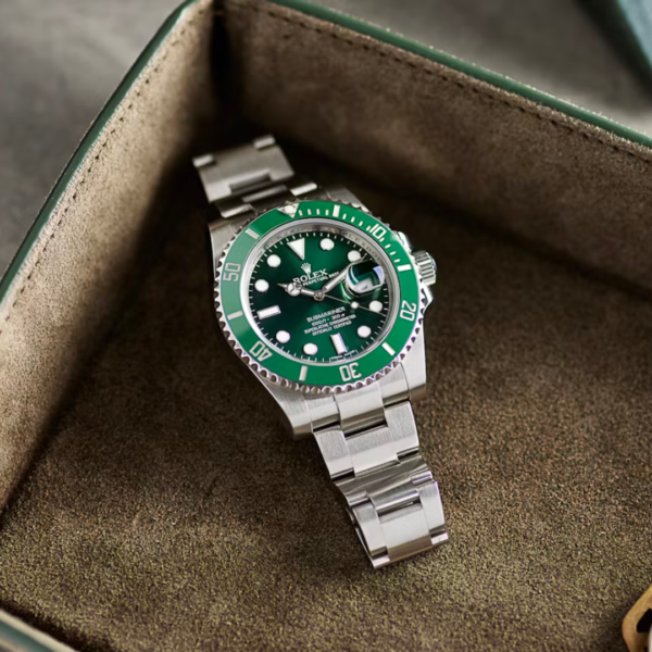 Rolex Submariner 116610LV “The Hulk”