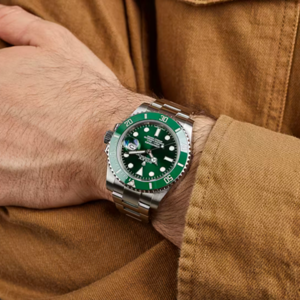 Rolex Submariner 116610LV “The Hulk”