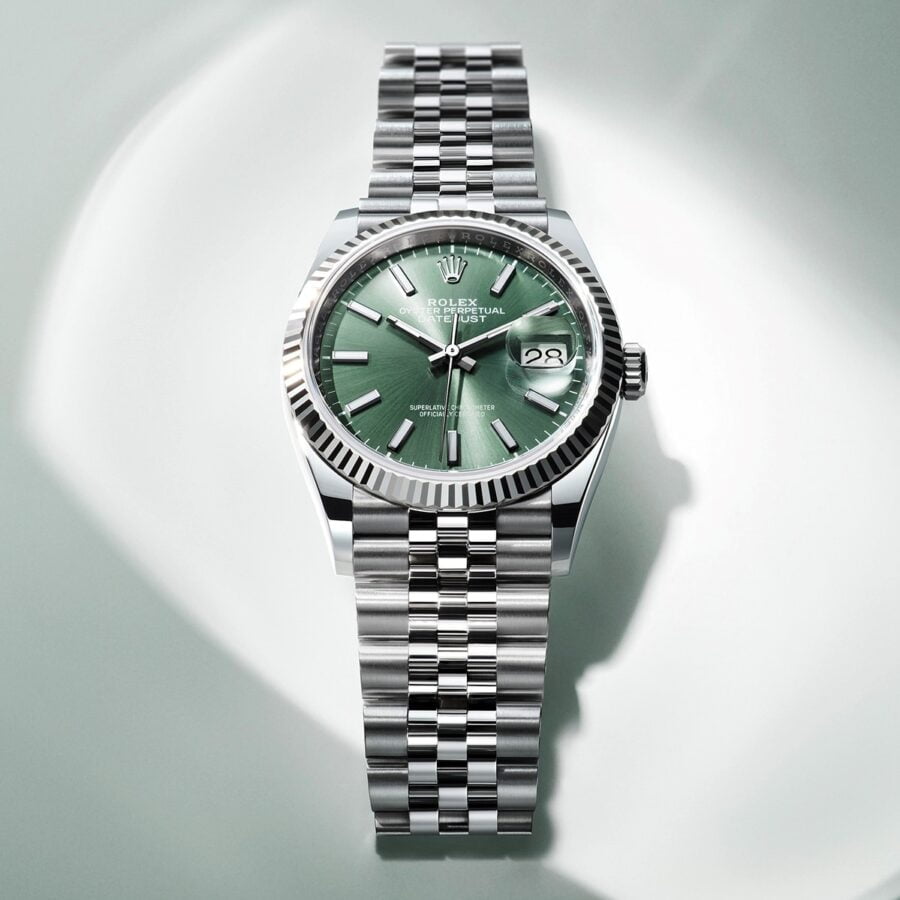 Tài chính 200 triệu nên mua đồng hồ Rolex hay Hublot?